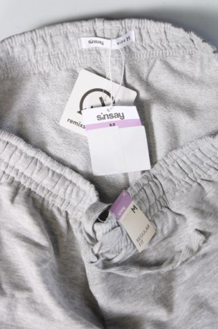 Pantaloni scurți de femei Sinsay, Mărime M, Culoare Gri, Preț 45,03 Lei