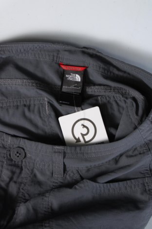 Дамски къс панталон The North Face, Размер M, Цвят Сив, Цена 45,00 лв.
