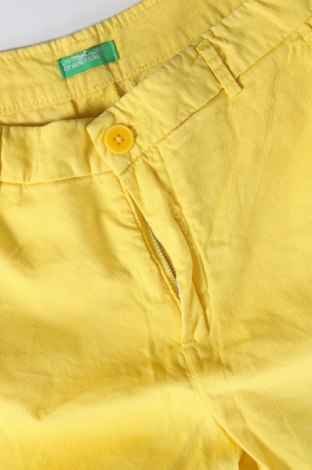 Γυναικείο κοντό παντελόνι United Colors Of Benetton, Μέγεθος XS, Χρώμα Κίτρινο, Τιμή 17,39 €