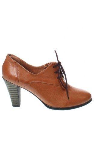 Γυναικεία παπούτσια Cadenzza, Μέγεθος 39, Χρώμα  Μπέζ, Τιμή 18,14 €