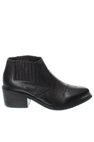 Γυναικεία παπούτσια Stradivarius, Μέγεθος 38, Χρώμα Μαύρο, Τιμή 30,33 €