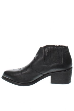 Damenschuhe Stradivarius, Größe 38, Farbe Schwarz, Preis € 27,63