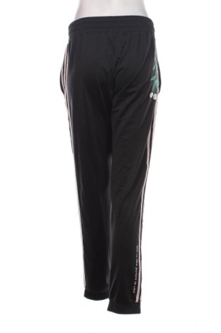 Pantaloni de femei Adidas Originals, Mărime M, Culoare Negru, Preț 59,70 Lei