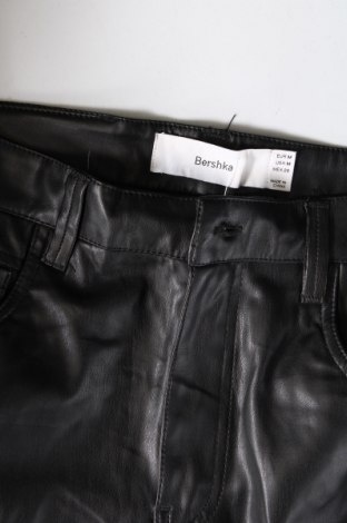 Dámské kalhoty  Bershka, Velikost M, Barva Černá, Cena  208,00 Kč