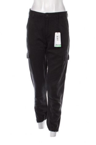 Γυναικείο παντελόνι Guess, Μέγεθος M, Χρώμα Μαύρο, Τιμή 48,76 €