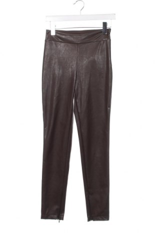 Pantaloni de femei Guess, Mărime XS, Culoare Maro, Preț 198,03 Lei