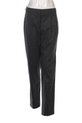 Дамски панталон Hugo Boss, Размер M, Цвят Сив, Цена 116,80 лв.