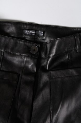 Pantaloni de femei Stradivarius, Mărime S, Culoare Negru, Preț 95,39 Lei