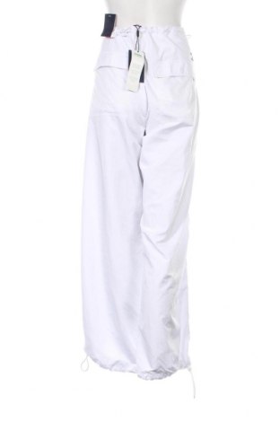 Damenhose Tommy Jeans, Größe L, Farbe Weiß, Preis € 48,20