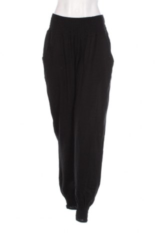 Дамски панталон Urban Classics, Размер L, Цвят Черен, Цена 34,65 лв.