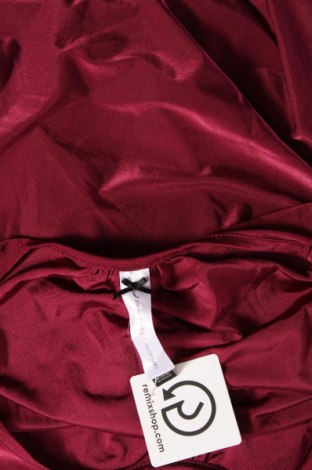 Γυναικείο αμάνικο μπλουζάκι, Μέγεθος M, Χρώμα Κόκκινο, Τιμή 3,57 €