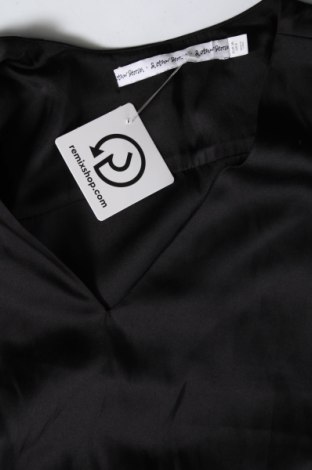 Γυναικείο αμάνικο μπλουζάκι & Other Stories, Μέγεθος S, Χρώμα Μαύρο, Τιμή 7,87 €