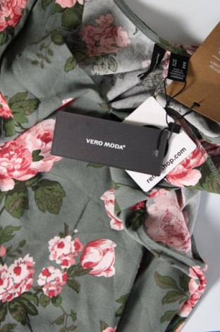 Γυναικείο αμάνικο μπλουζάκι Vero Moda, Μέγεθος M, Χρώμα Πολύχρωμο, Τιμή 3,20 €