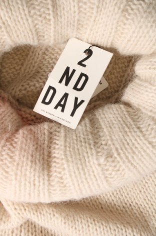 Дамски пуловер 2ND Day, Размер M, Цвят Бял, Цена 91,80 лв.