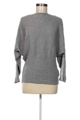 Дамски пуловер Guess, Размер S, Цвят Сив, Цена 36,04 лв.