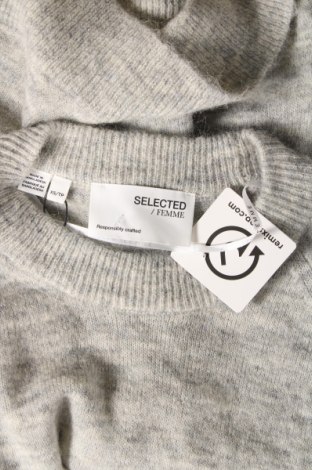 Дамски пуловер Selected Femme, Размер XS, Цвят Сив, Цена 93,00 лв.