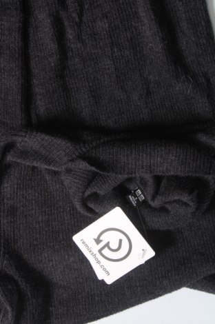 Дамски пуловер Uniqlo, Размер S, Цвят Сив, Цена 18,86 лв.