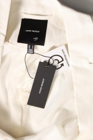 Дамско сако Vero Moda, Размер M, Цвят Бял, Цена 41,85 лв.