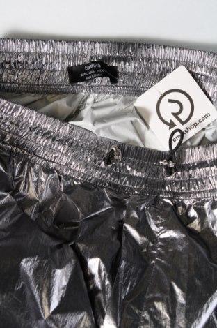Damen Sporthose Bershka, Größe L, Farbe Silber, Preis 8,01 €