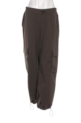 Pantaloni trening de femei Pull&Bear, Mărime L, Culoare Verde, Preț 75,66 Lei
