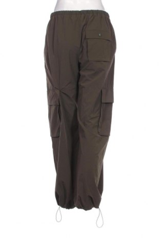 Pantaloni trening de femei Pull&Bear, Mărime L, Culoare Verde, Preț 72,63 Lei
