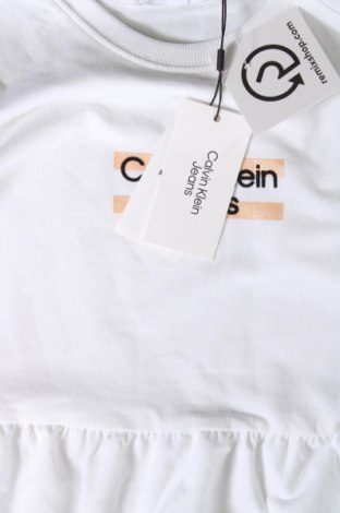 Детска рокля Calvin Klein Jeans, Размер 9-10y/ 140-146 см, Цвят Бял, Цена 83,85 лв.