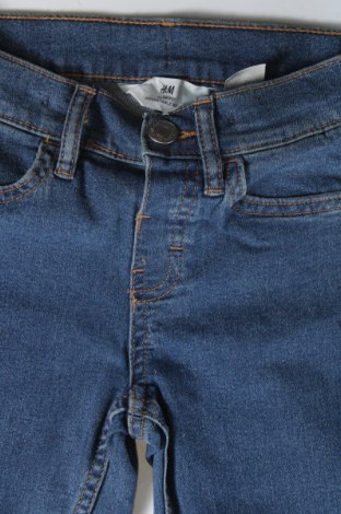 Dziecięce jeansy H&M, Rozmiar 4-5y/ 110-116 cm, Kolor Niebieski, Cena 44,58 zł