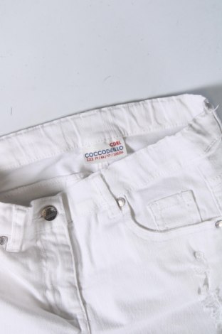 Pantaloni scurți pentru copii Coccodrillo, Mărime 5-6y/ 116-122 cm, Culoare Alb, Preț 20,33 Lei