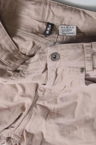 Dětské krátké kalhoty  Fit-Z, Velikost 15-18y/ 170-176 cm, Barva Béžová, Cena  223,00 Kč