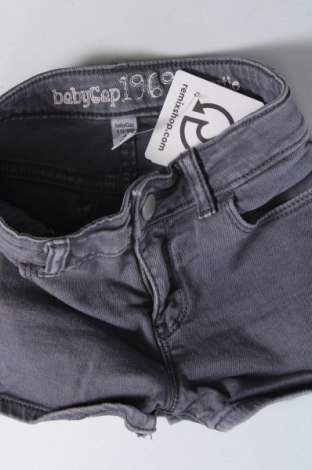 Παιδικό κοντό παντελόνι Gap, Μέγεθος 3-4y/ 104-110 εκ., Χρώμα Γκρί, Τιμή 4,06 €