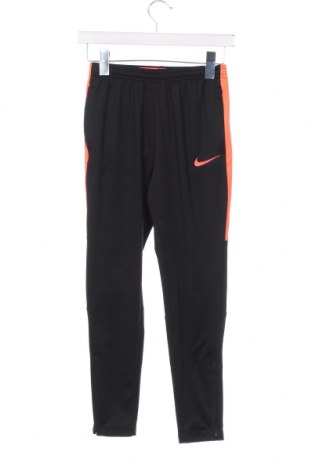 Детско спортно долнище Nike, Размер 8-9y/ 134-140 см, Цвят Черен, Цена 19,20 лв.