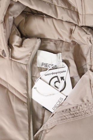 Kinderjacke Pieces, Größe 8-9y/ 134-140 cm, Farbe Beige, Preis € 23,81