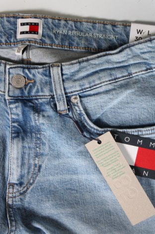 Męskie jeansy Tommy Jeans, Rozmiar S, Kolor Niebieski, Cena 458,46 zł