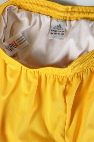 Ανδρικό κοντό παντελόνι Adidas, Μέγεθος L, Χρώμα Κίτρινο, Τιμή 18,93 €