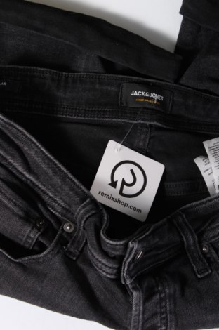 Pantaloni scurți de bărbați Jack & Jones, Mărime M, Culoare Negru, Preț 111,84 Lei