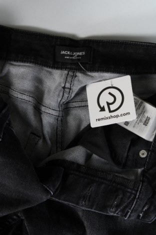 Ανδρικό κοντό παντελόνι Jack & Jones, Μέγεθος M, Χρώμα Μαύρο, Τιμή 19,98 €