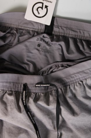 Herren Shorts Nike, Größe L, Farbe Grau, Preis 17,39 €