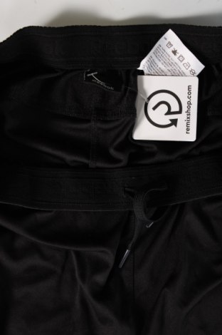 Pantaloni scurți de bărbați Reebok, Mărime M, Culoare Negru, Preț 100,66 Lei