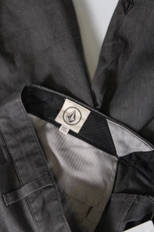 Мъжки къс панталон Volcom, Размер S, Цвят Сив, Цена 36,90 лв.