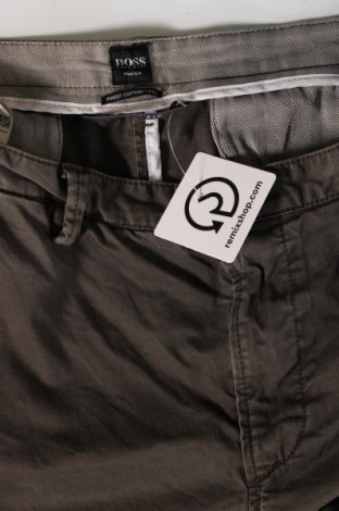 Pantaloni de bărbați BOSS, Mărime L, Culoare Maro, Preț 450,66 Lei