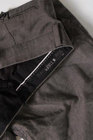 Pantaloni de bărbați Tiger Of Sweden, Mărime L, Culoare Gri, Preț 157,90 Lei