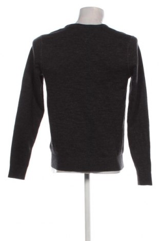 Мъжки пуловер Hilfiger Denim, Размер M, Цвят Сив, Цена 81,60 лв.