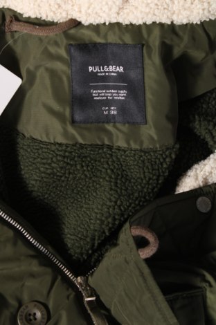 Мъжко яке Pull&Bear, Размер M, Цвят Зелен, Цена 30,74 лв.