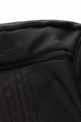 Несесер Adidas, Цвят Черен, Цена 41,30 лв.