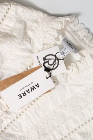 Kleid Aware by Vero Moda, Größe L, Farbe Weiß, Preis 55,67 €