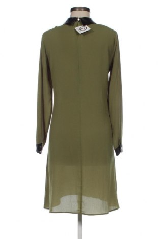 Kleid Defacto, Größe M, Farbe Grün, Preis 8,45 €