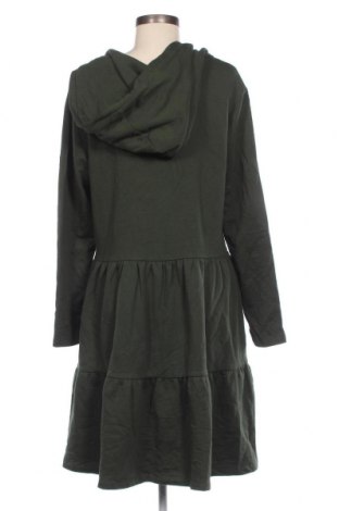 Kleid Saint Tropez, Größe M, Farbe Grün, Preis 13,36 €