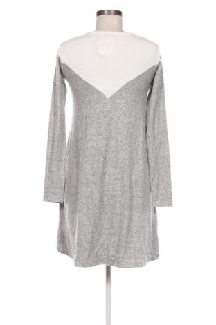 Kleid Stradivarius, Größe M, Farbe Grau, Preis 9,08 €