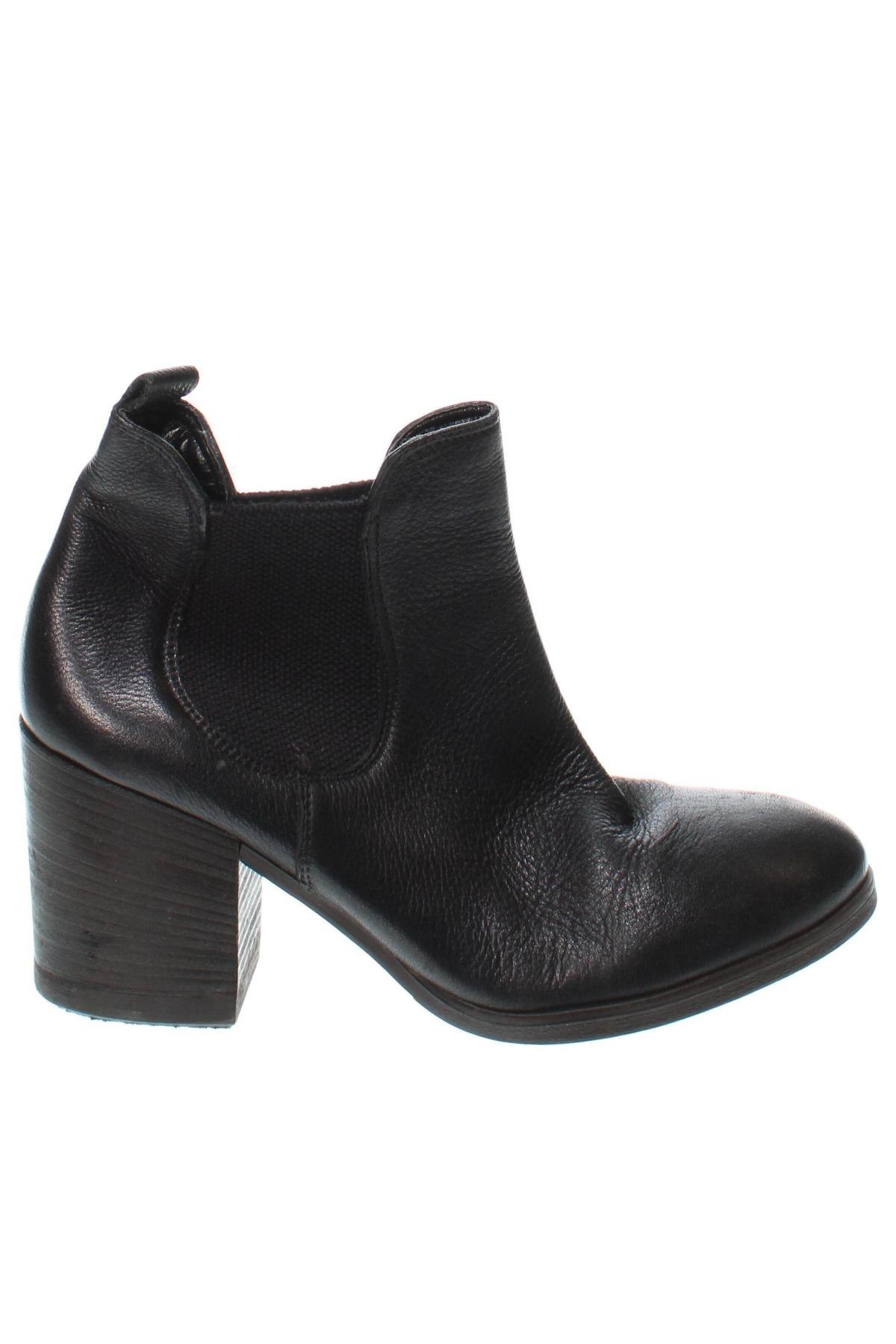 Damen Stiefeletten Carmens, Größe 40, Farbe Schwarz, Preis 32,04 €