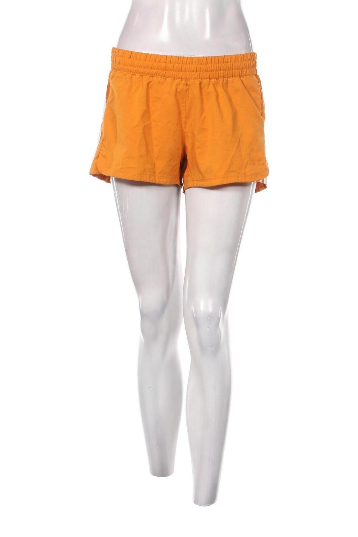 Дамски къс панталон Adidas, Размер S, Цвят Жълт, Цена 34,00 лв.